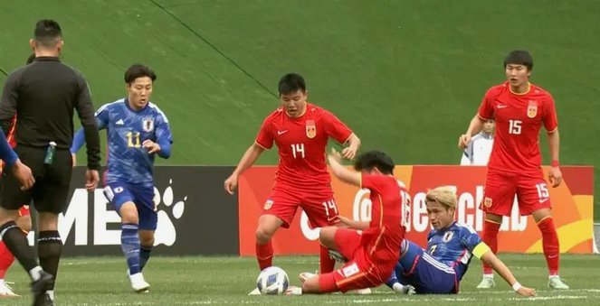 董路公开带头攻击国家队主教练 居心何在