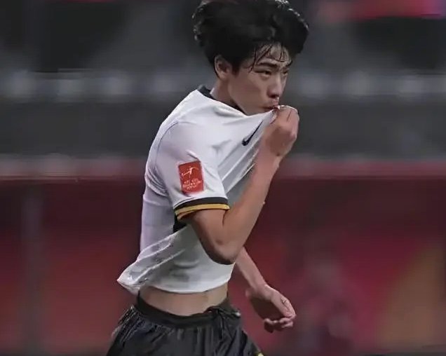 07国青的战术是两翼齐飞，杨铭锐不到战术打不出来