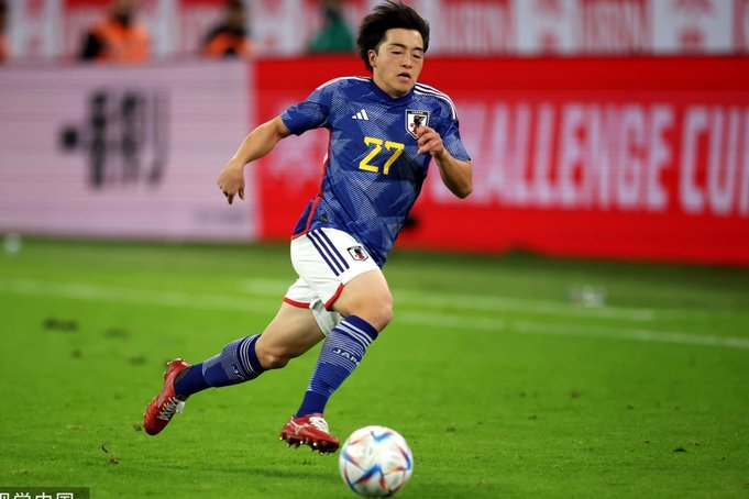 日本队第61分钟换人：伊东纯也、小川航基登场换下堂安律、上田绮世