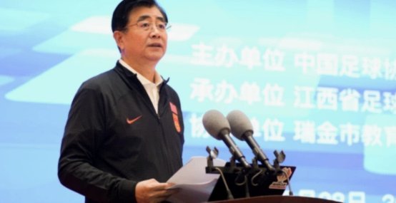 中国足协公布2025年注册球员109万，21岁以上98万。21岁以下10.92万。