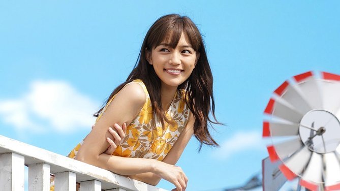 日本国脚和“广告女王”宣布结婚，异地恋一年终结