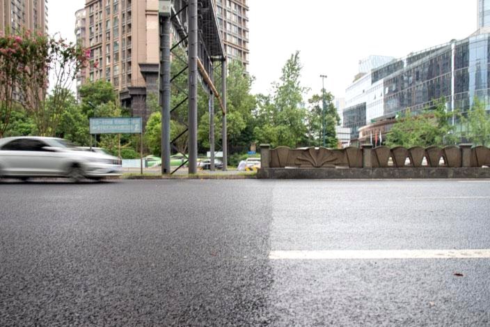 黑董路噤若寒梅，六强失利