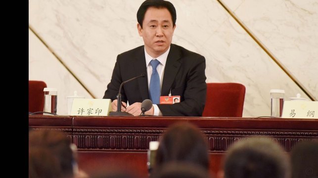 68岁许家印庭审照释出，满头白发，面容沧桑