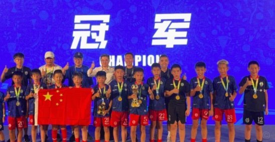 什么才叫正规青训出来的孩子，董路带的那帮野球球员能比吗